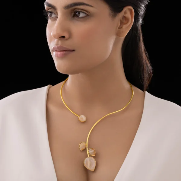 Golden Leaf Hasli Necklace – Neutral Ivory